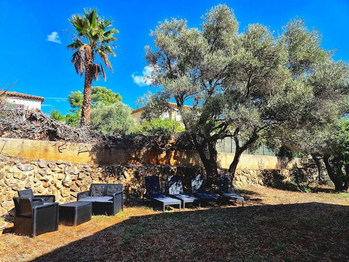 Feriehus Maison Familliale, Vaste Jardin Proche Mer Et Centre Ville Bandol