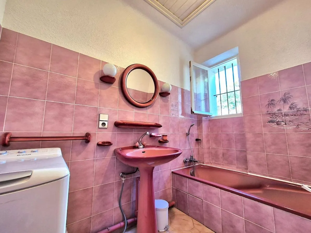 Holiday home Maison Familliale, Vaste Jardin Proche Mer Et Centre Ville Bandol France