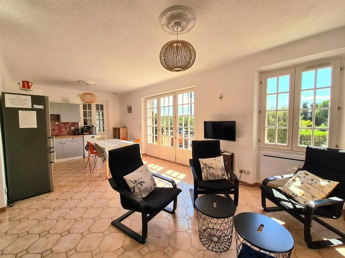 Maison Familliale, Vaste Jardin Proche Mer Et Centre Ville Bandol 0*,  France